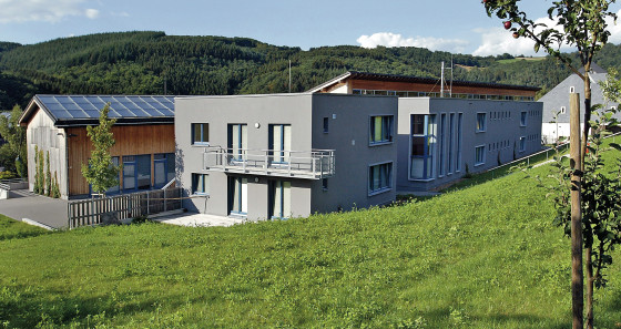The youth hostel Lultzhausen is located next to the bathing area of the lake and welcomes its guests from Spring to Winter. 